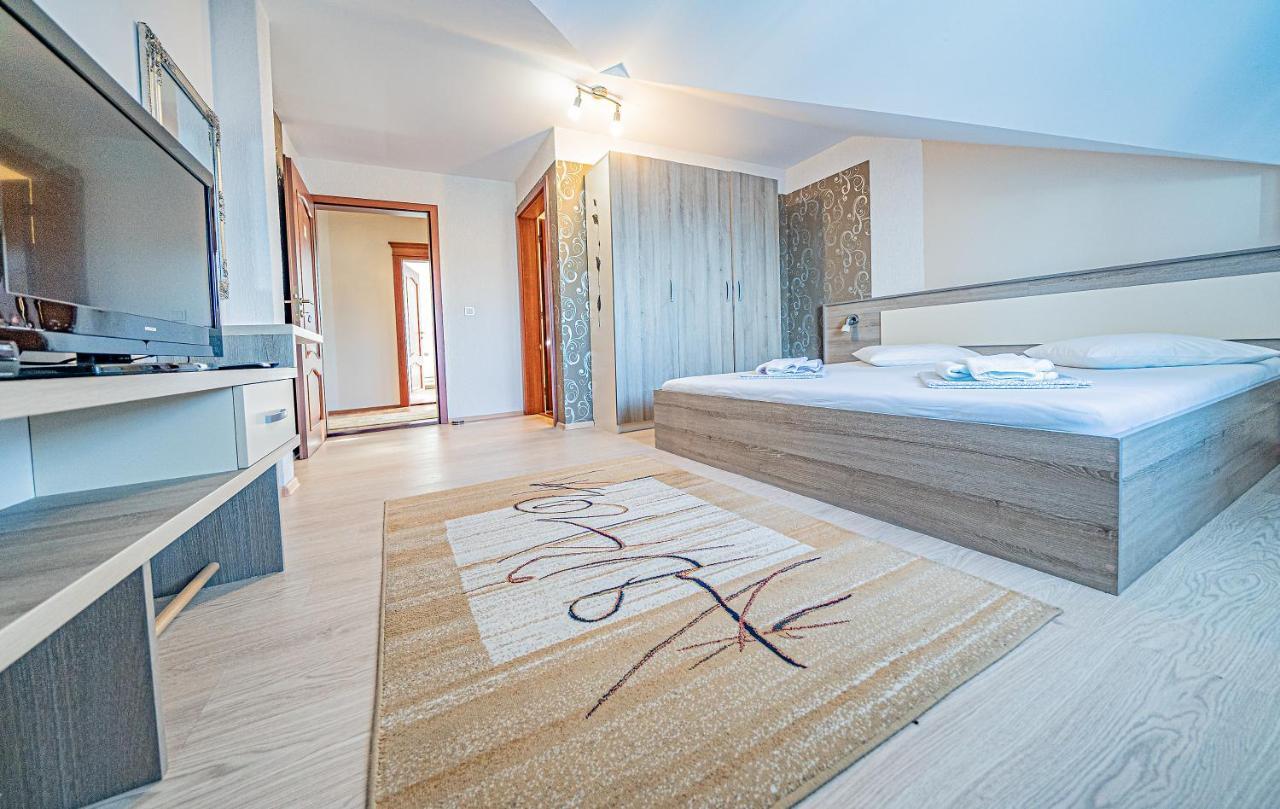 Pension Onix Vienna Airport Hotel Maria Ellend Exterior photo