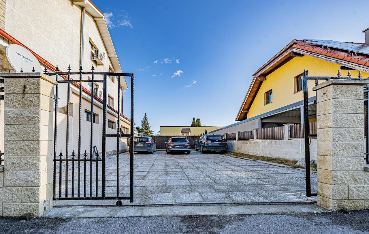 Pension Onix Vienna Airport Hotel Maria Ellend Exterior photo